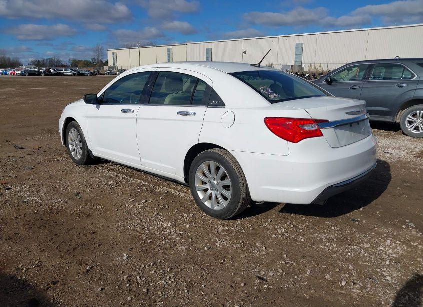 Photo 3 of 2013 Chrysler 200 LIMITED (VIN 1C3CCBCG2DN526099)