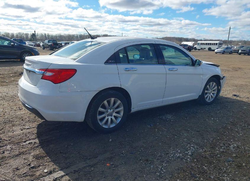 Photo 4 of 2013 Chrysler 200 LIMITED (VIN 1C3CCBCG2DN526099)