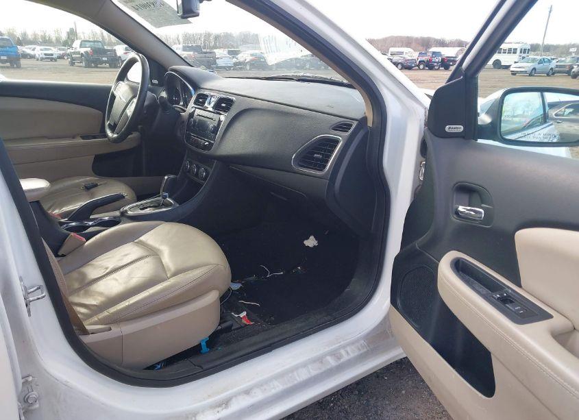 Photo 5 of 2013 Chrysler 200 LIMITED (VIN 1C3CCBCG2DN526099)