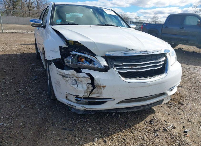 Photo 6 of 2013 Chrysler 200 LIMITED (VIN 1C3CCBCG2DN526099)