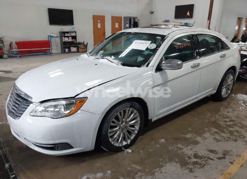 Photo 2 of 2013 Chrysler 200 LIMITED (VIN 1C3CCBCG2DN684765)