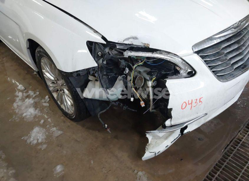 Photo 6 of 2013 Chrysler 200 LIMITED (VIN 1C3CCBCG2DN684765)