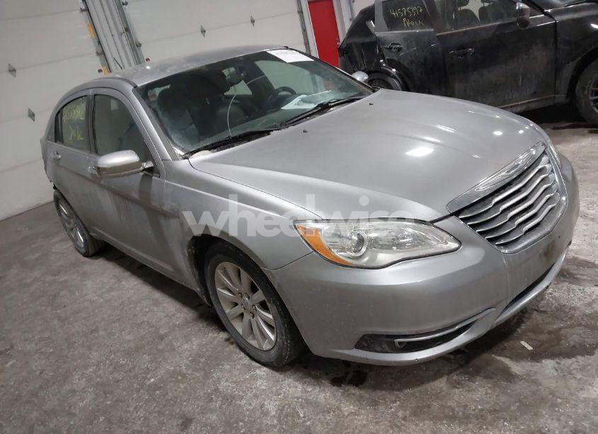 2013 Chrysler 200 LIMITED (VIN 1C3CCBCG2DN738209) main photo