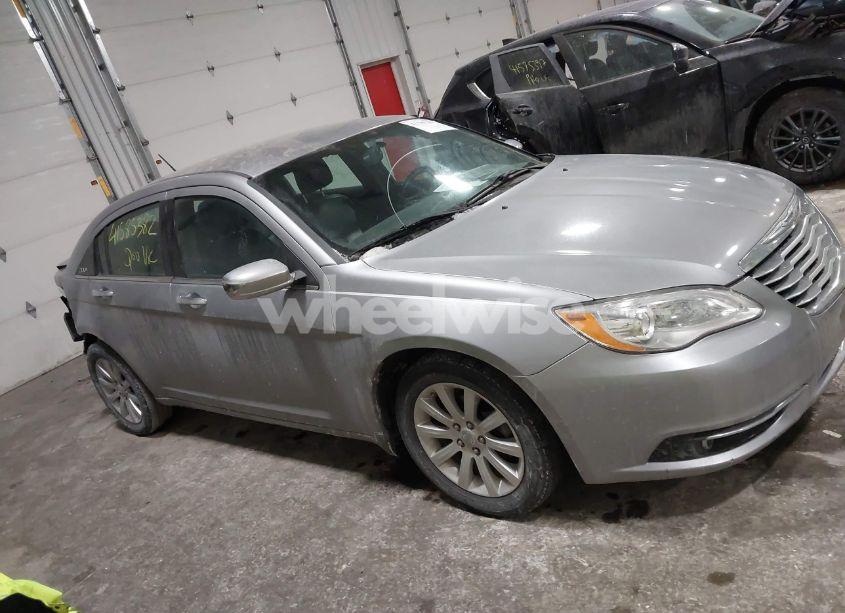Photo 13 of 2013 Chrysler 200 LIMITED (VIN 1C3CCBCG2DN738209)