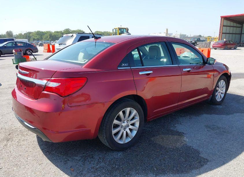Photo 4 of 2014 Chrysler 200 LIMITED (VIN 1C3CCBCG2EN134323)