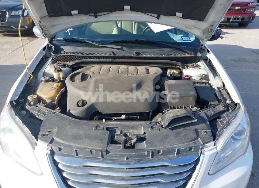 Photo 10 of 2014 Chrysler 200 LIMITED (VIN 1C3CCBCG2EN180458)