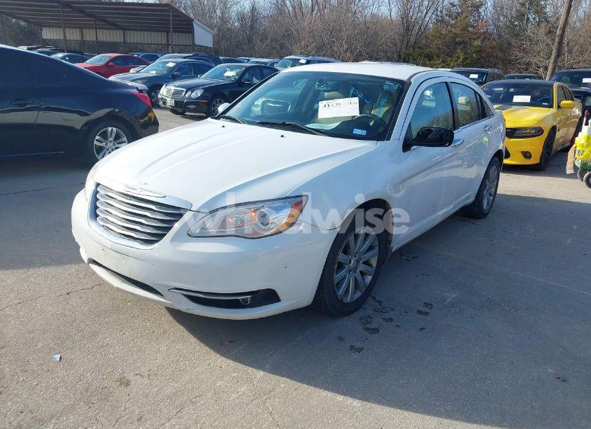 Photo 2 of 2014 Chrysler 200 LIMITED (VIN 1C3CCBCG2EN180458)