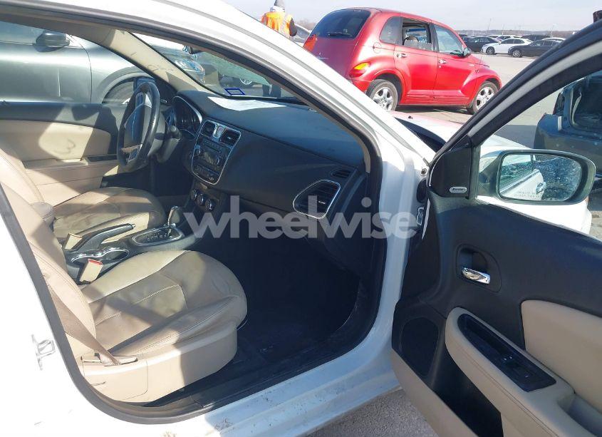 Photo 5 of 2014 Chrysler 200 LIMITED (VIN 1C3CCBCG2EN180458)