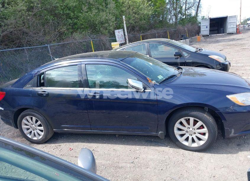 Photo 14 of 2014 Chrysler 200 LIMITED (VIN 1C3CCBCG2EN192433)