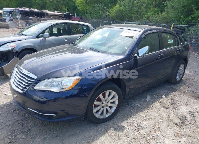 Photo 2 of 2014 Chrysler 200 LIMITED (VIN 1C3CCBCG2EN192433)