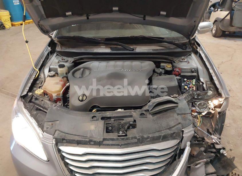 Photo 10 of 2014 Chrysler 200 LIMITED (VIN 1C3CCBCG2EN198183)