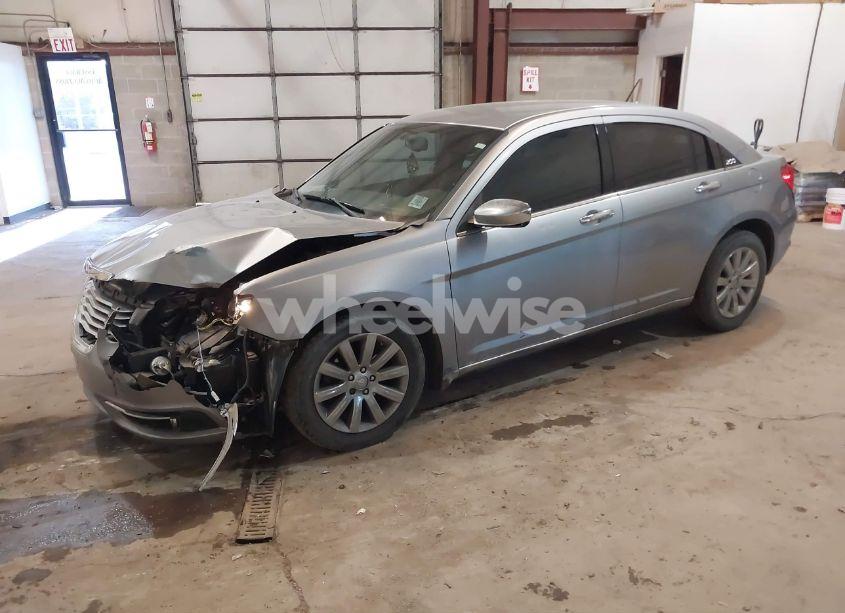 Photo 2 of 2014 Chrysler 200 LIMITED (VIN 1C3CCBCG2EN198183)