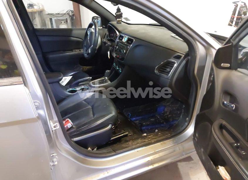 Photo 5 of 2014 Chrysler 200 LIMITED (VIN 1C3CCBCG2EN198183)