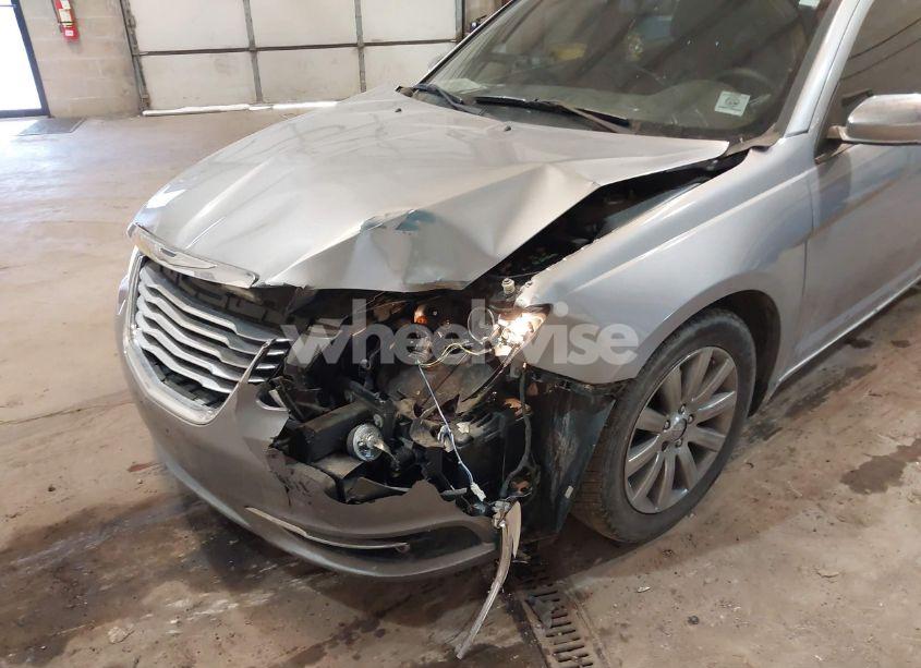 Photo 6 of 2014 Chrysler 200 LIMITED (VIN 1C3CCBCG2EN198183)