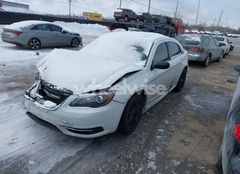 Photo 2 of 2013 Chrysler 200 LIMITED (VIN 1C3CCBCG3DN719264)