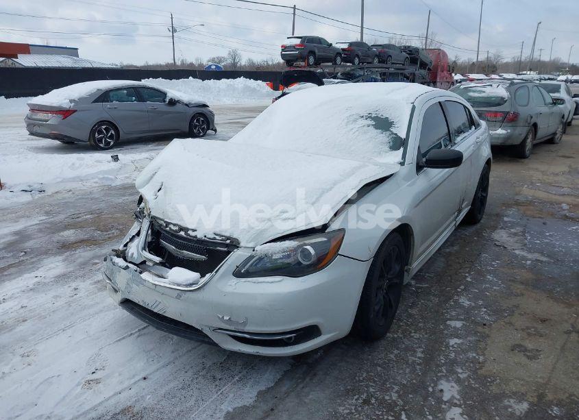 Photo 6 of 2013 Chrysler 200 LIMITED (VIN 1C3CCBCG3DN719264)