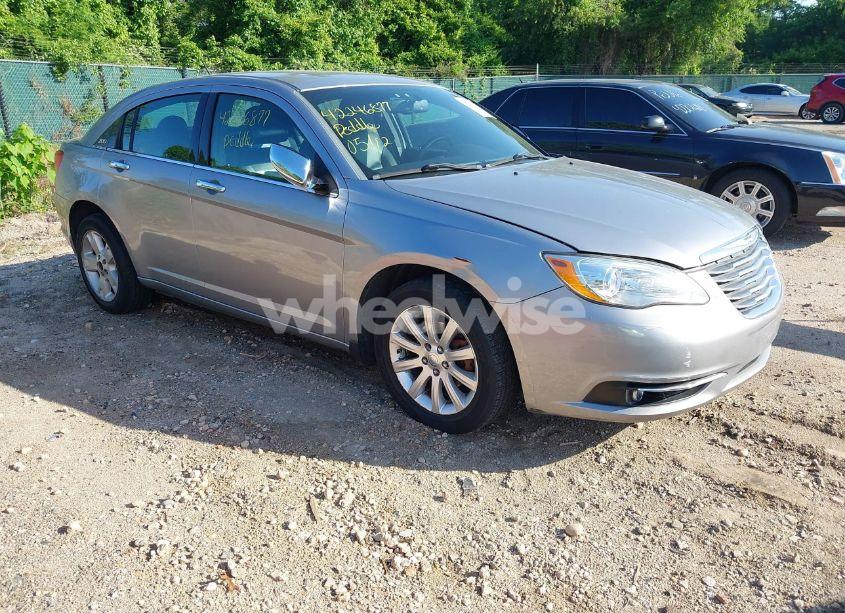 2014 Chrysler 200 LIMITED (VIN 1C3CCBCG3EN157576) main photo