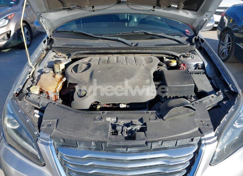 Photo 10 of 2013 Chrysler 200 LIMITED (VIN 1C3CCBCG4DN522524)