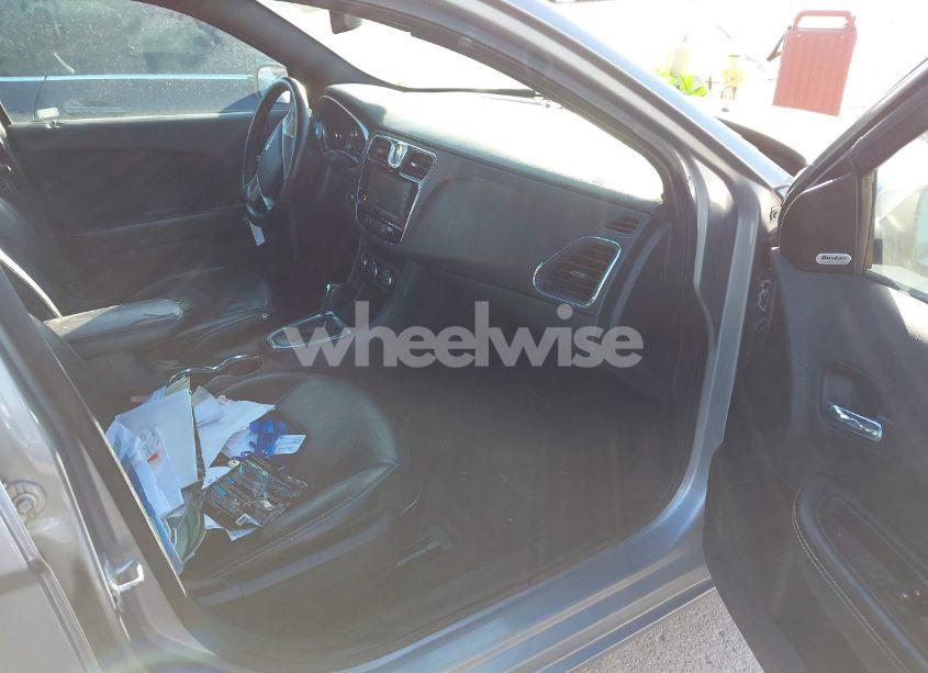 Photo 5 of 2013 Chrysler 200 LIMITED (VIN 1C3CCBCG4DN522524)