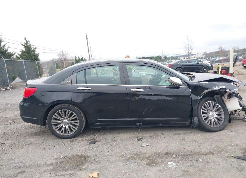 Photo 13 of 2013 Chrysler 200 LIMITED (VIN 1C3CCBCG4DN578348)