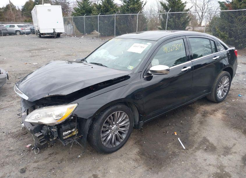 Photo 2 of 2013 Chrysler 200 LIMITED (VIN 1C3CCBCG4DN578348)