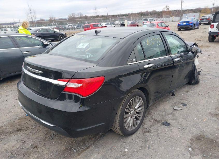 Photo 4 of 2013 Chrysler 200 LIMITED (VIN 1C3CCBCG4DN578348)