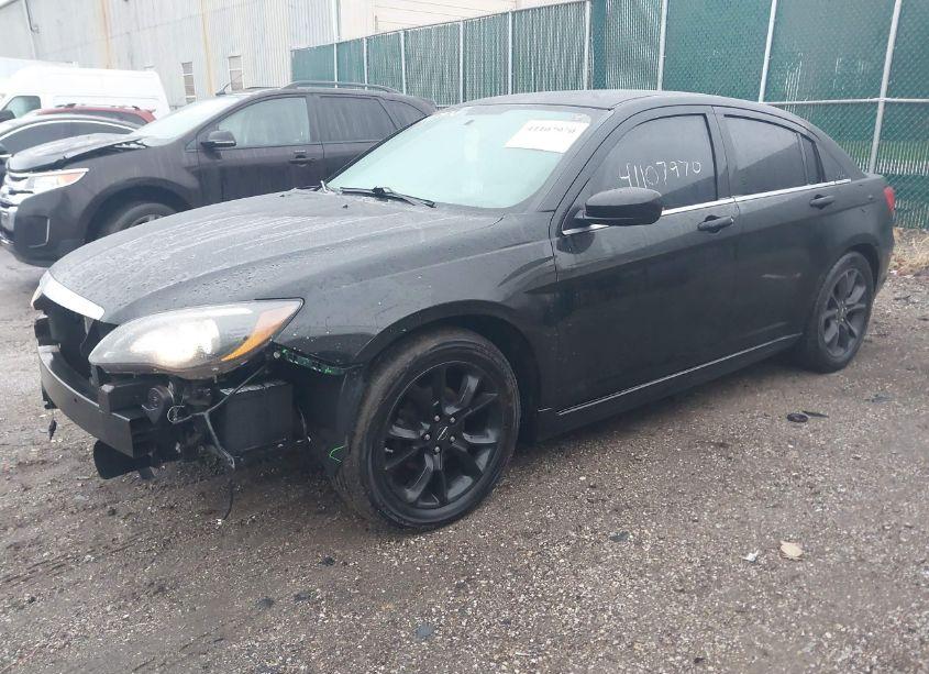 Photo 2 of 2013 Chrysler 200 LIMITED (VIN 1C3CCBCG4DN719502)