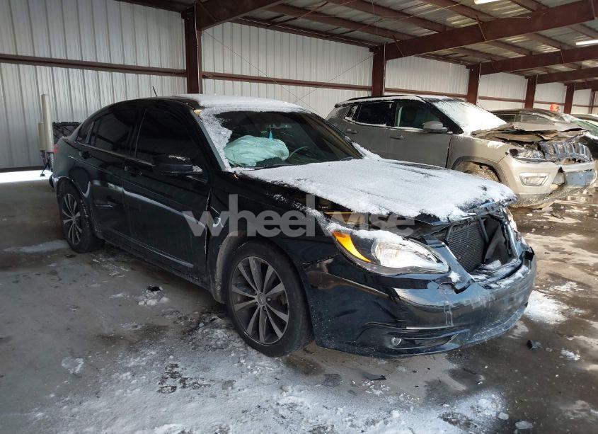 2014 Chrysler 200 LIMITED (VIN 1C3CCBCG4EN135635) main photo