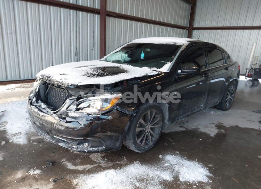 Photo 2 of 2014 Chrysler 200 LIMITED (VIN 1C3CCBCG4EN135635)