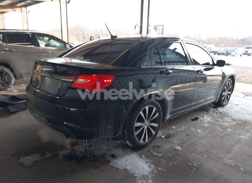 Photo 4 of 2014 Chrysler 200 LIMITED (VIN 1C3CCBCG4EN135635)