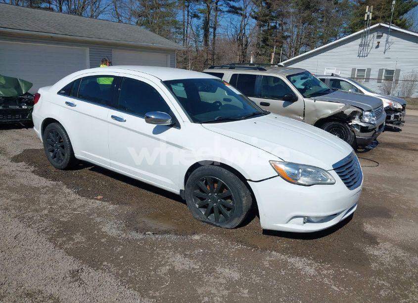 2014 Chrysler 200 LIMITED (VIN 1C3CCBCG4EN172717) main photo