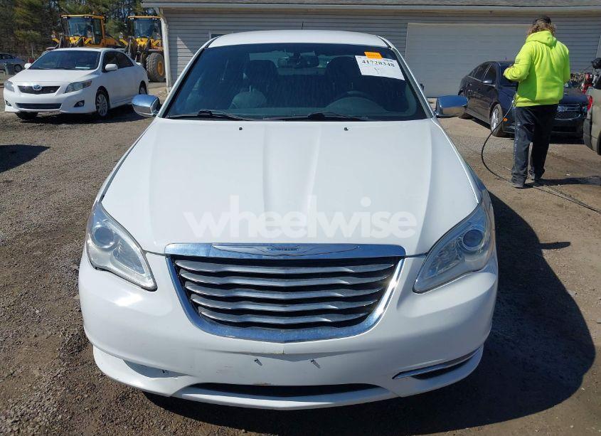 Photo 12 of 2014 Chrysler 200 LIMITED (VIN 1C3CCBCG4EN172717)