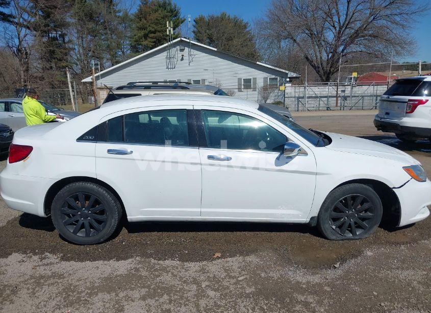 Photo 13 of 2014 Chrysler 200 LIMITED (VIN 1C3CCBCG4EN172717)
