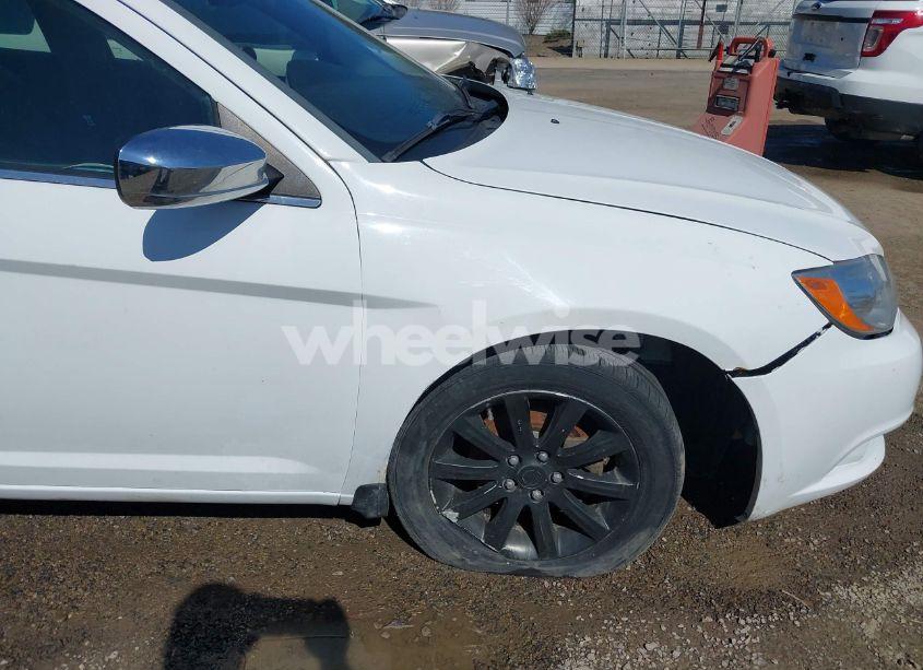 Photo 17 of 2014 Chrysler 200 LIMITED (VIN 1C3CCBCG4EN172717)