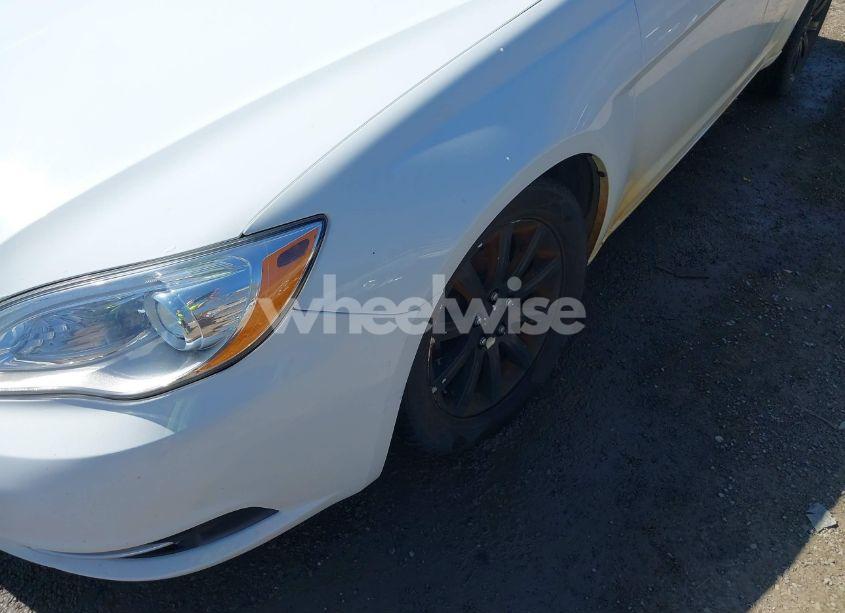 Photo 18 of 2014 Chrysler 200 LIMITED (VIN 1C3CCBCG4EN172717)