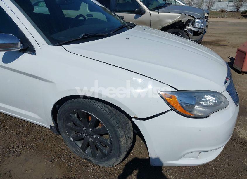 Photo 6 of 2014 Chrysler 200 LIMITED (VIN 1C3CCBCG4EN172717)