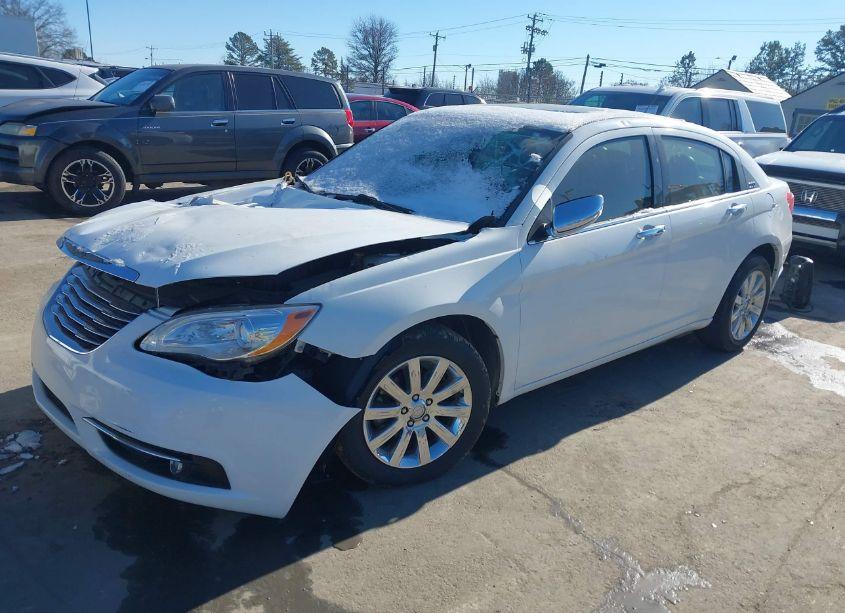 Photo 2 of 2013 Chrysler 200 LIMITED (VIN 1C3CCBCG5DN508146)