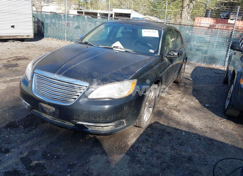 Photo 2 of 2013 Chrysler 200 LIMITED (VIN 1C3CCBCG5DN556276)