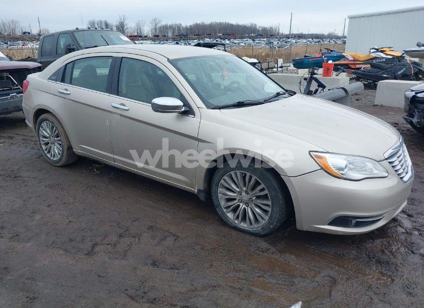 2013 Chrysler 200 LIMITED (VIN 1C3CCBCG5DN575426) main photo