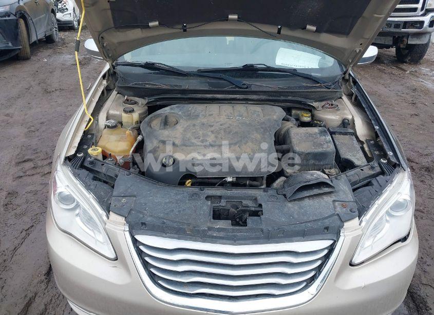 Photo 10 of 2013 Chrysler 200 LIMITED (VIN 1C3CCBCG5DN575426)