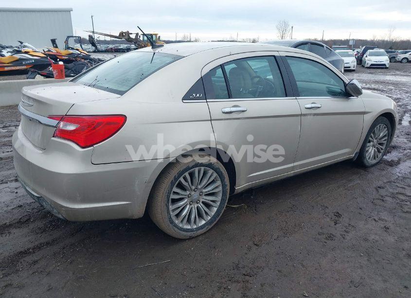 Photo 4 of 2013 Chrysler 200 LIMITED (VIN 1C3CCBCG5DN575426)