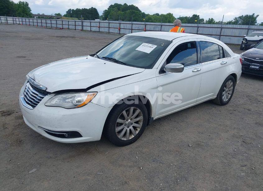Photo 2 of 2013 Chrysler 200 LIMITED (VIN 1C3CCBCG5DN629999)