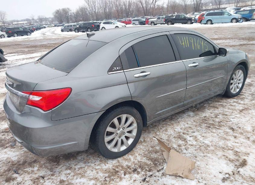 Photo 4 of 2013 Chrysler 200 LIMITED (VIN 1C3CCBCG5DN659178)