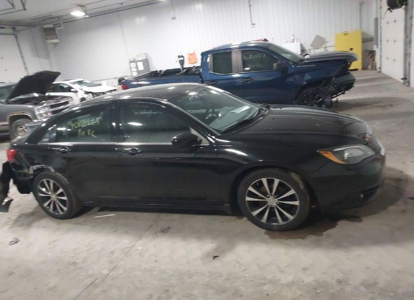 Photo 13 of 2013 Chrysler 200 LIMITED (VIN 1C3CCBCG5DN743789)