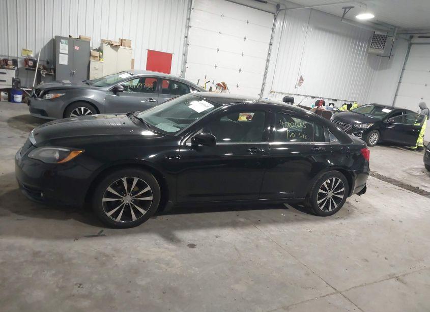 Photo 14 of 2013 Chrysler 200 LIMITED (VIN 1C3CCBCG5DN743789)