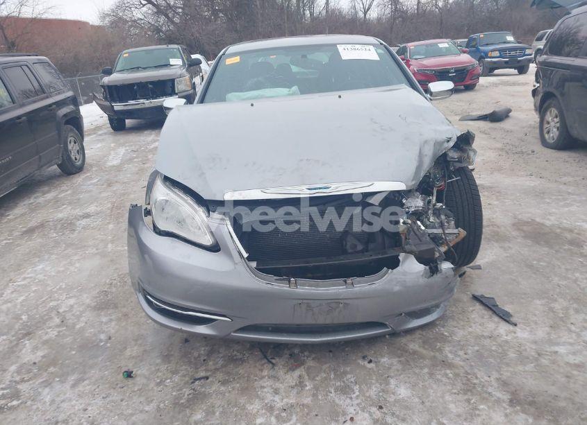 Photo 13 of 2014 Chrysler 200 LIMITED (VIN 1C3CCBCG5EN135028)