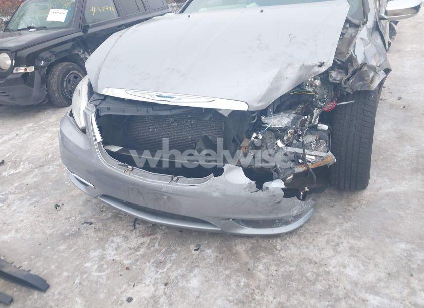 Photo 6 of 2014 Chrysler 200 LIMITED (VIN 1C3CCBCG5EN135028)