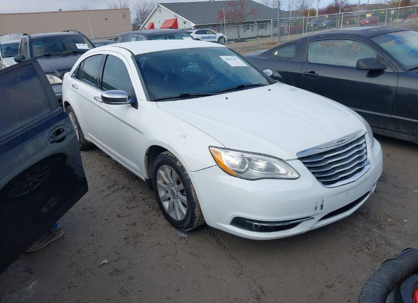 2014 Chrysler 200 LIMITED (VIN 1C3CCBCG5EN159393) main photo