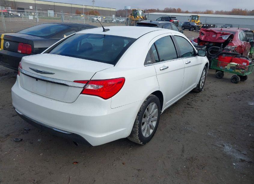 Photo 4 of 2014 Chrysler 200 LIMITED (VIN 1C3CCBCG5EN159393)