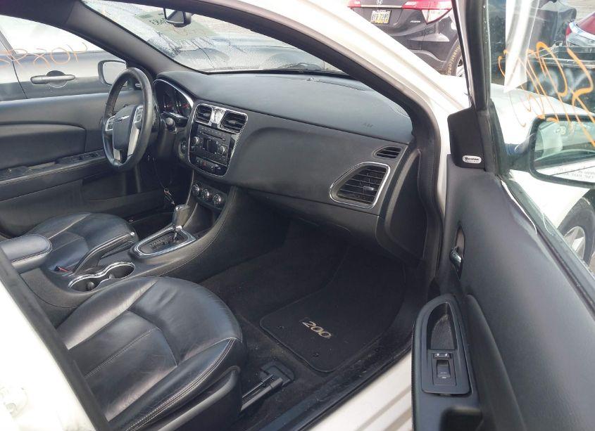 Photo 5 of 2014 Chrysler 200 LIMITED (VIN 1C3CCBCG5EN159393)